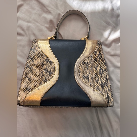Gucci
Python Medium Osiride Top Handle Bag - Picture 4 of 10